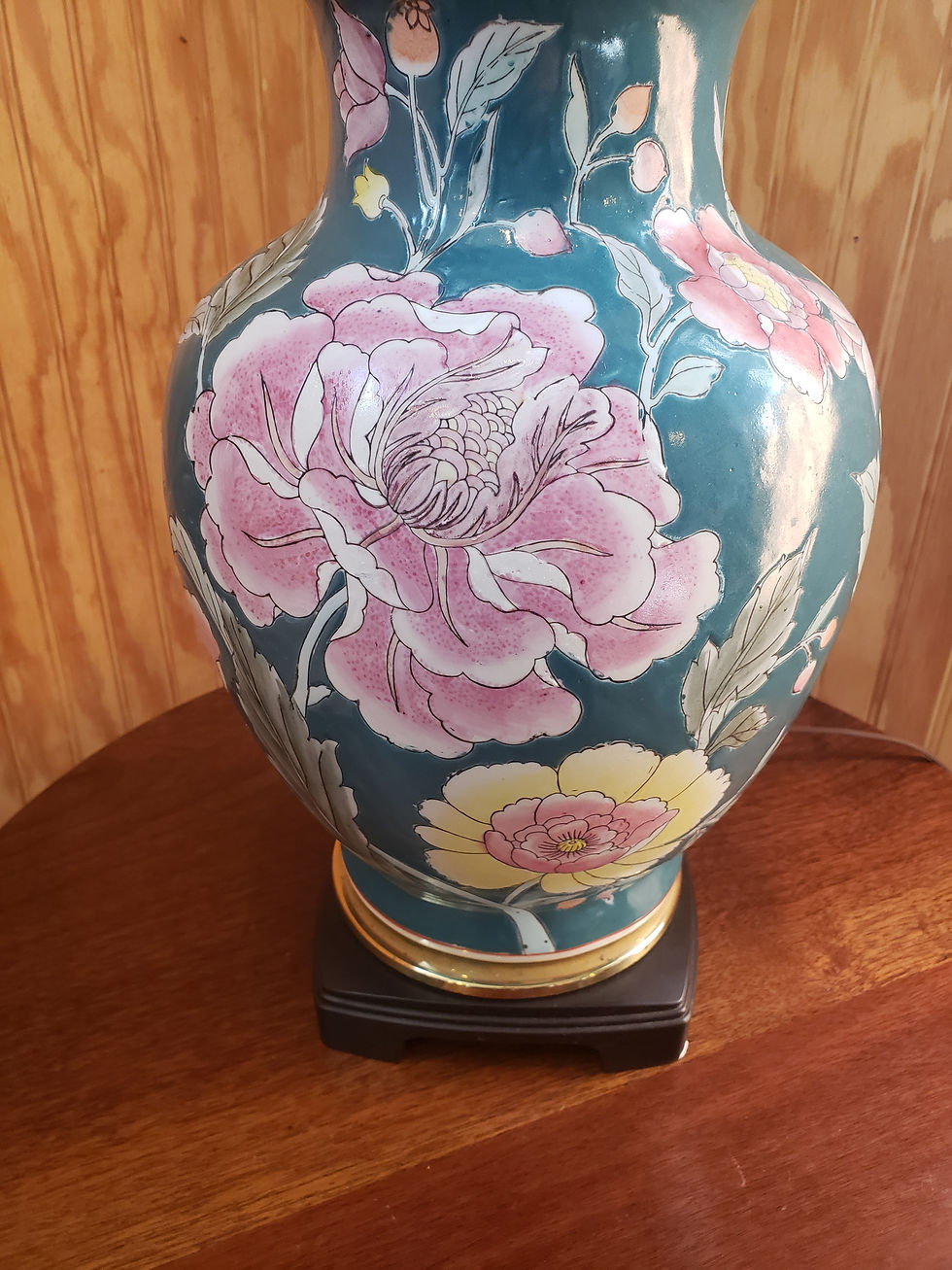 Thumbnail: Green Bulbous Flower Designed Lamp