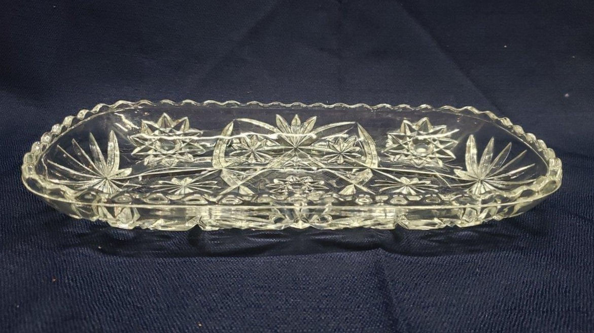 Clear Cut Glass Tray with Star Patterns – Desserts, Appetizers, Fruit Display