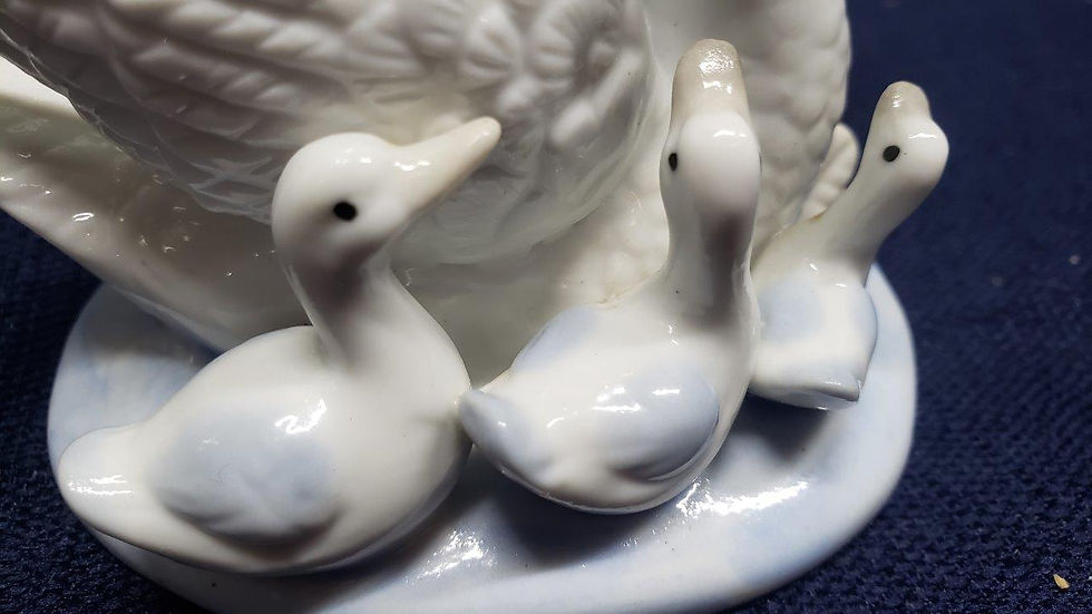 Thumbnail: Vintage Glossy Swan Décor with Mother Swan and 3 Baby Chicks – Pastel Bird