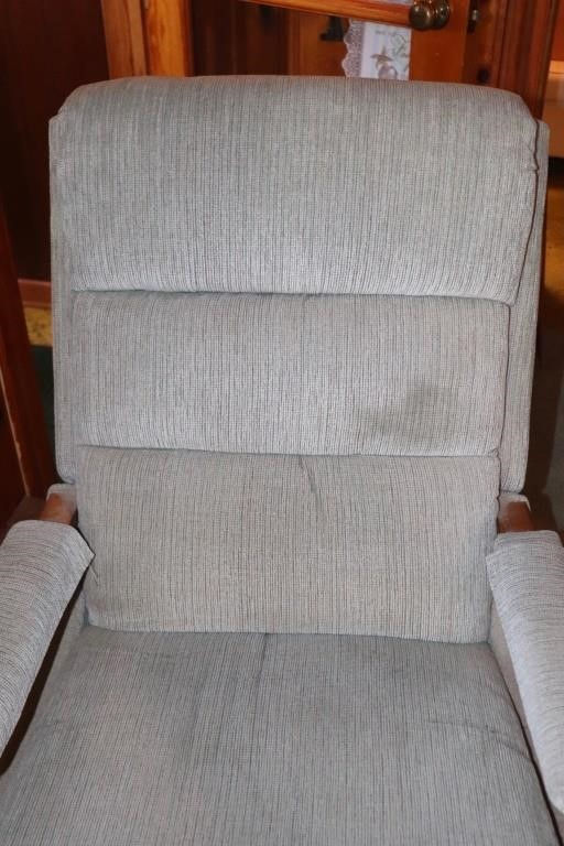 Thumbnail: Blue-Gray Recliner