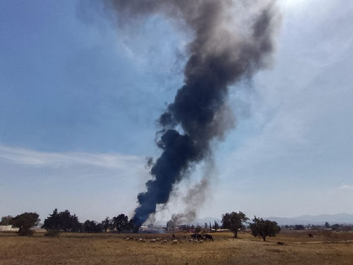 Incendio de llantas en Santiago Tulantepec