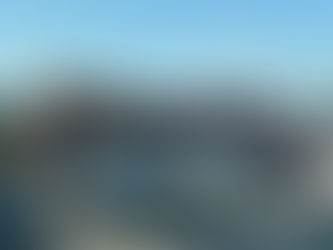 Tráiler termina sobre el camellón y bloquea el paso en la México-Laredo