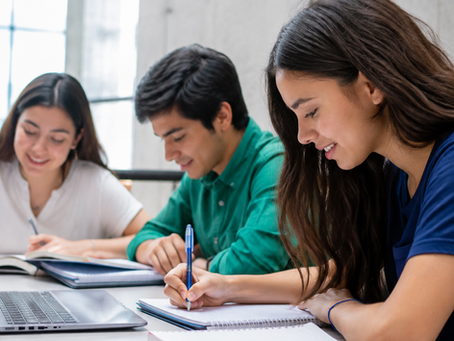 Santander abre convocatoria de becas de manutención para universitarios en México