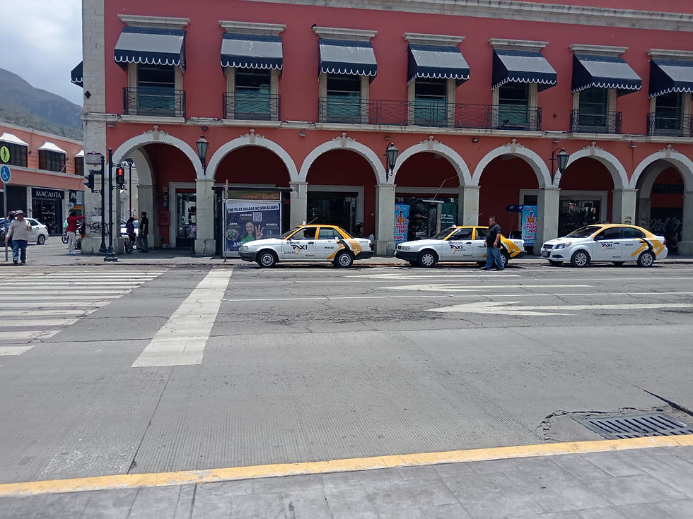 Taxistas se manifiestan en Semot por retención de unidad