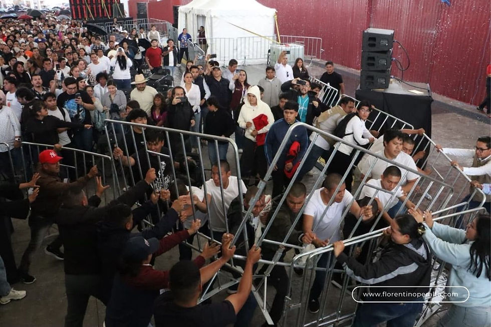 Integrantes de El Mexe irrumpen durante visita de Claudia Sheinbaum
