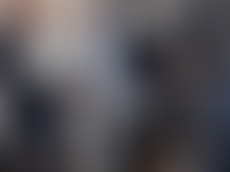 ¿Quién es la funcionaria que se agachó a limpiarle los zapatos al presidente de la SCJN? 