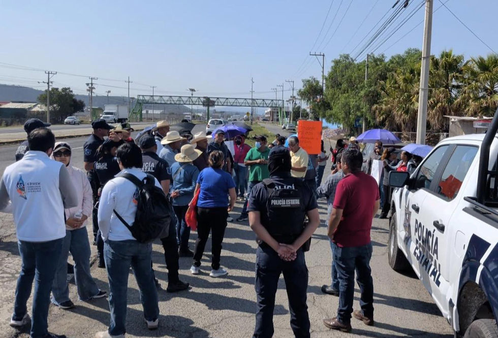 Xochihuacán: bloquean la Pachuca-Sahagún, protestan por canal de aguas negras