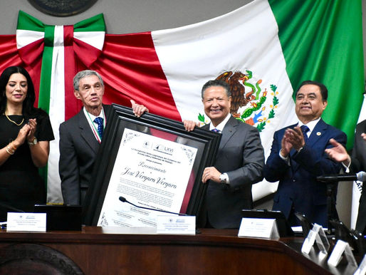 José Vergara recibe medalla legislativa “Pedro María Anaya”