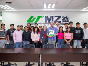 Peace Corps fortalece el inglés de estudiantes en la UTMZ