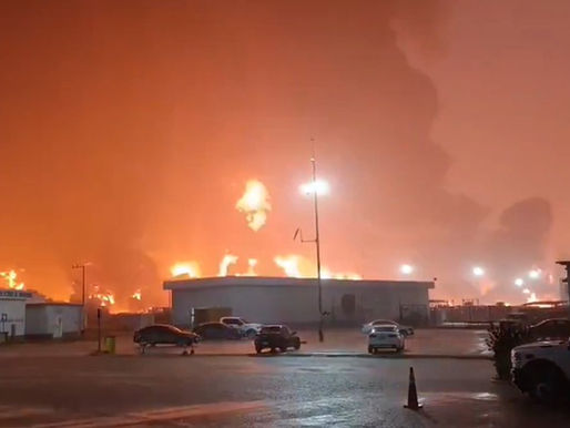 ¡Incendio en Dos Bocas! Video capta el momento exacto en que comienza la explosión
