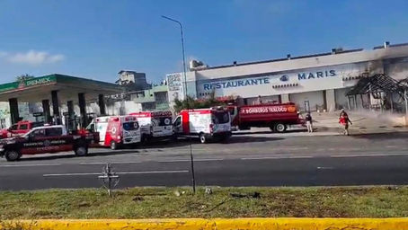 Explota pipa de gas en Texcoco-Calpulalpan; dos muertos, una lesionada y negocios calcinados