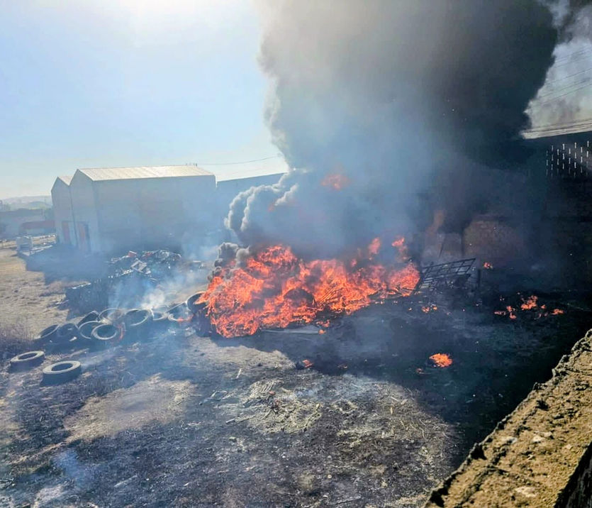 Otro incendio, arden neumáticos en Río de las Avenidas