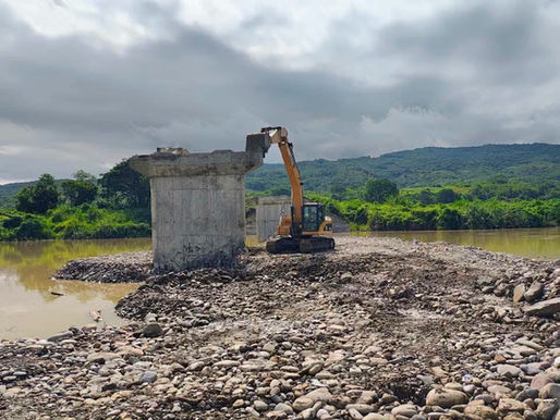 Río Tamoyón crece y autoridades cierran paso vehicular en Huautla