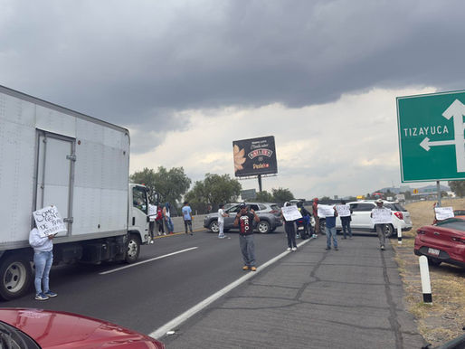 Reportan bloqueo en la México-Pachuca por asalto a una familia