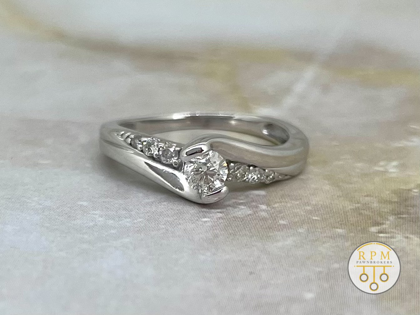 18ct White Gold Diamond Solitaire Twist with Diamond Set Shoulders
