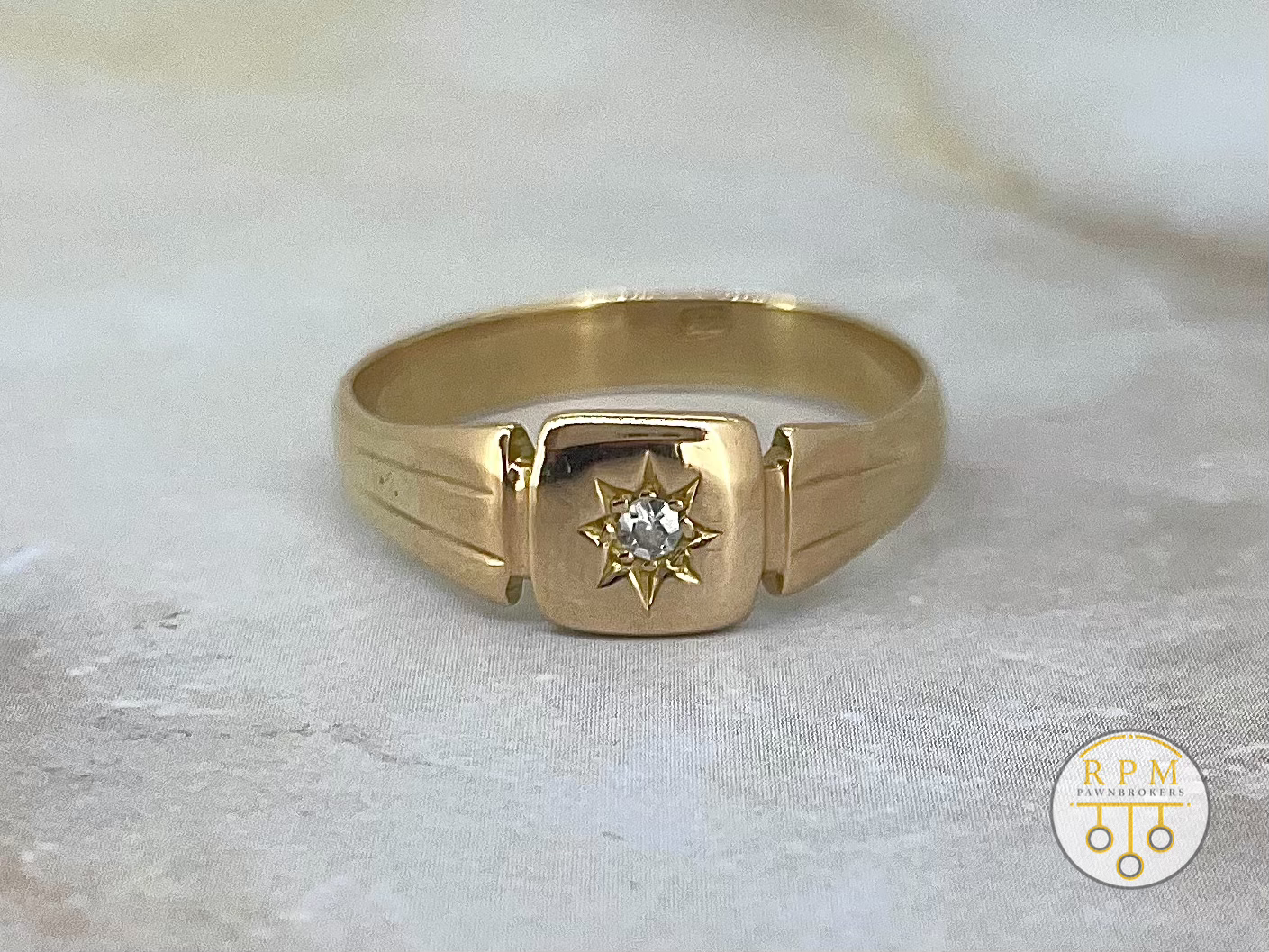 18ct Yellow Gold Starburst Diamond Signet Ring