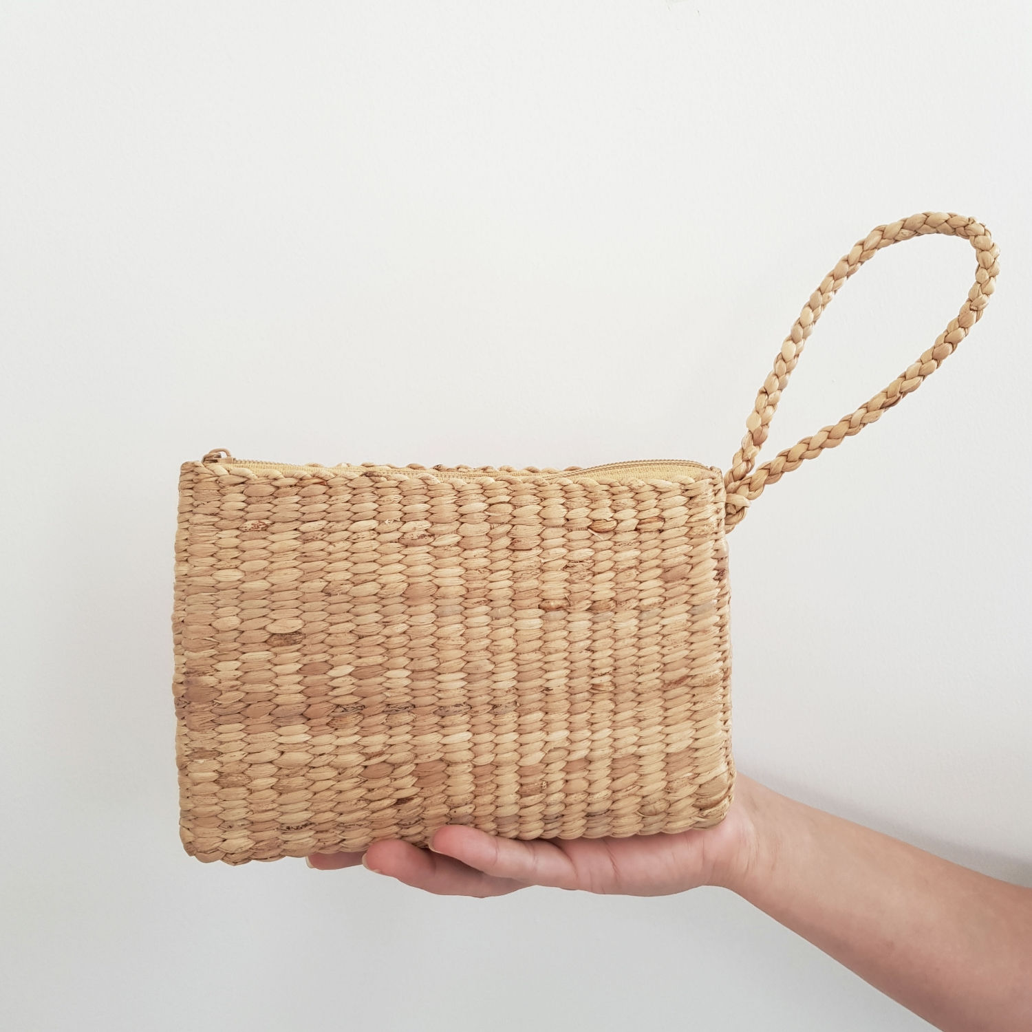 Straw clutch.