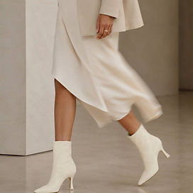 Création visuelle premium pour défilé chaussures effet flou.