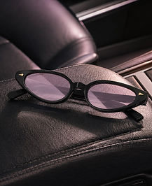 Création visuelle premium pour lunettes de soleil.