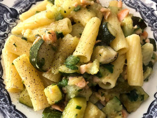 Pasta salmone e zucchine