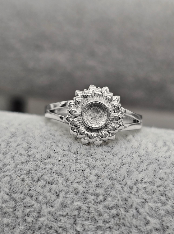 Thumbnail: Sunflower Ring
