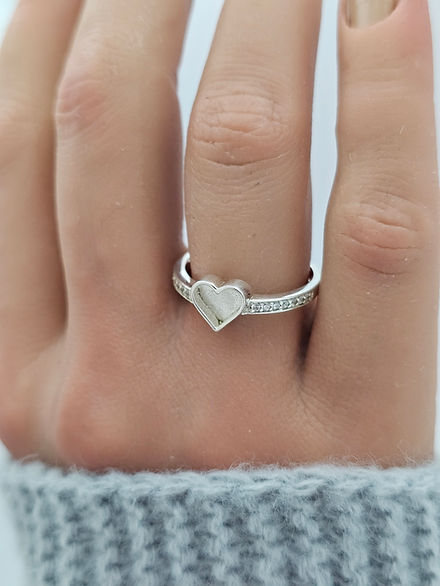 Thumbnail: Heart Crystal Band Ring