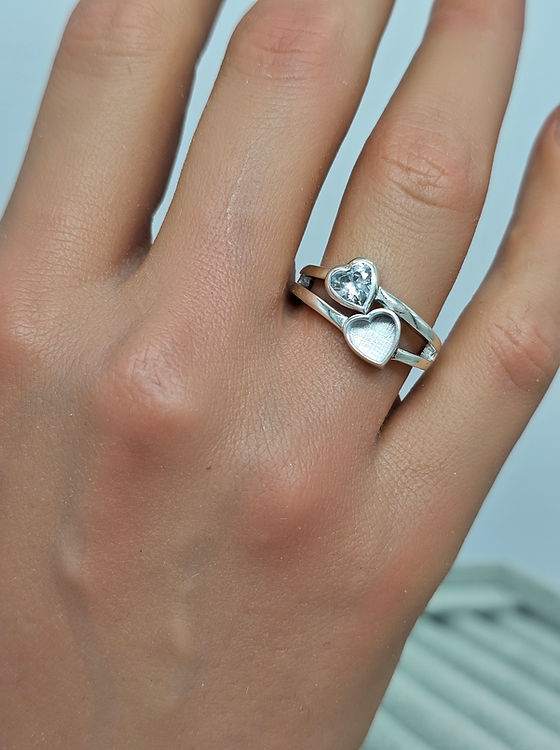 Thumbnail: Twin Heart Crystal Ring