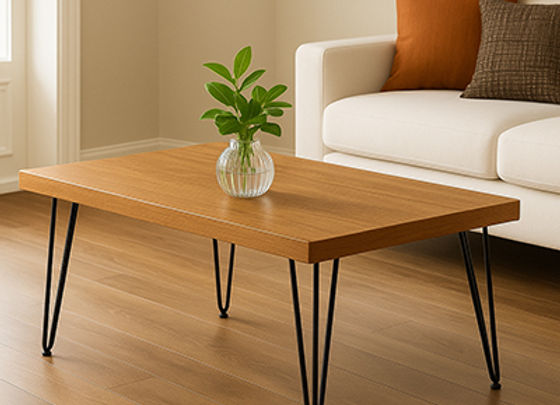 שולחן לסלון מעץ אורן עם רגלי מתכת