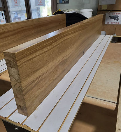 מדפים צפים מעץ אלון מבוקע