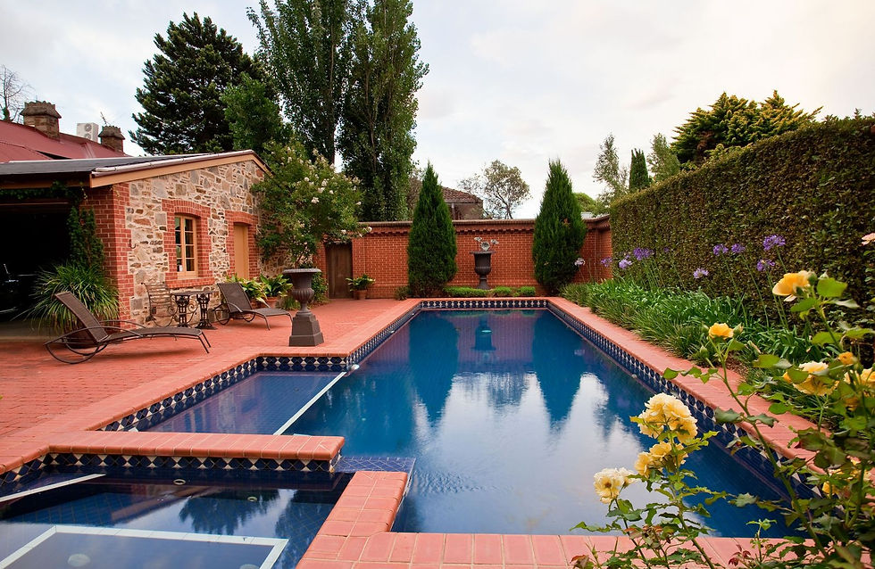 Alberca de casa privada en fraccionamiento residencial con club, como El Molino en León, Guanajuato