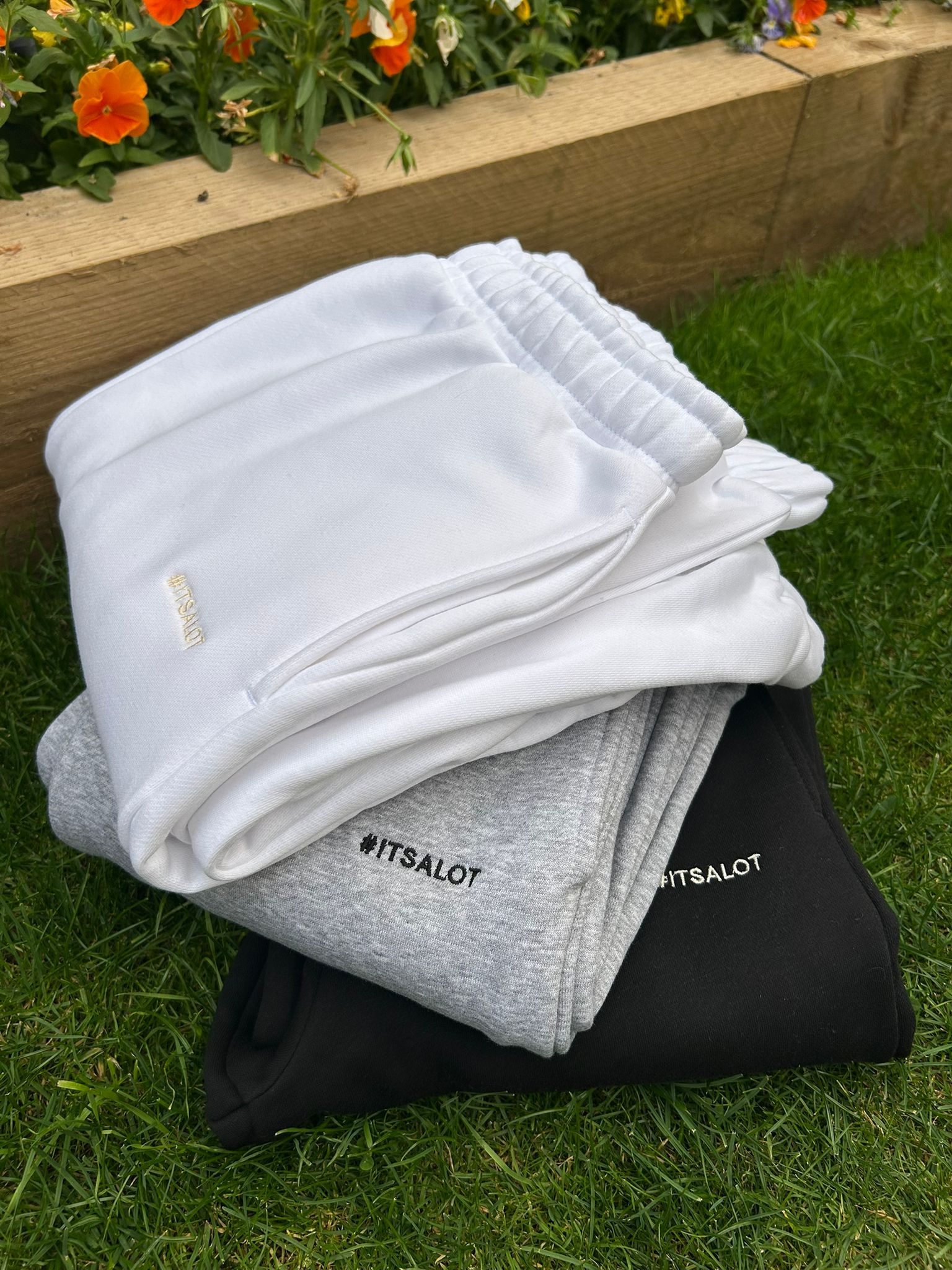 Base Joggers - embroidered