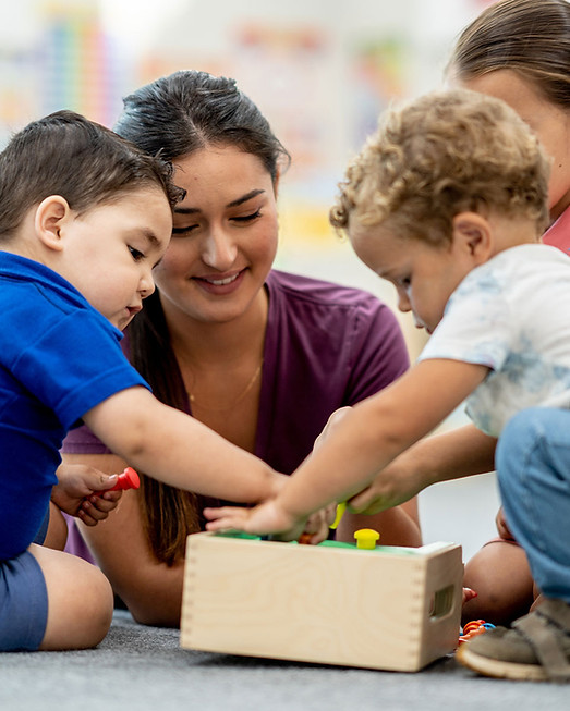 montessori-kids-learning-EMAS-AMB_edited.jpg