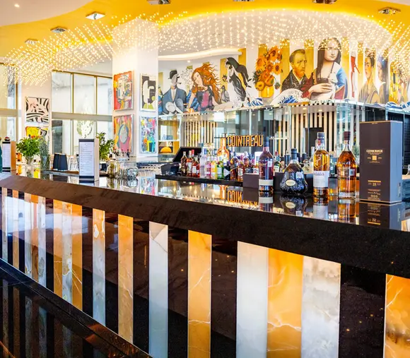 Elegant cocktail bar and nightlife at Hotel Mousai Cancun