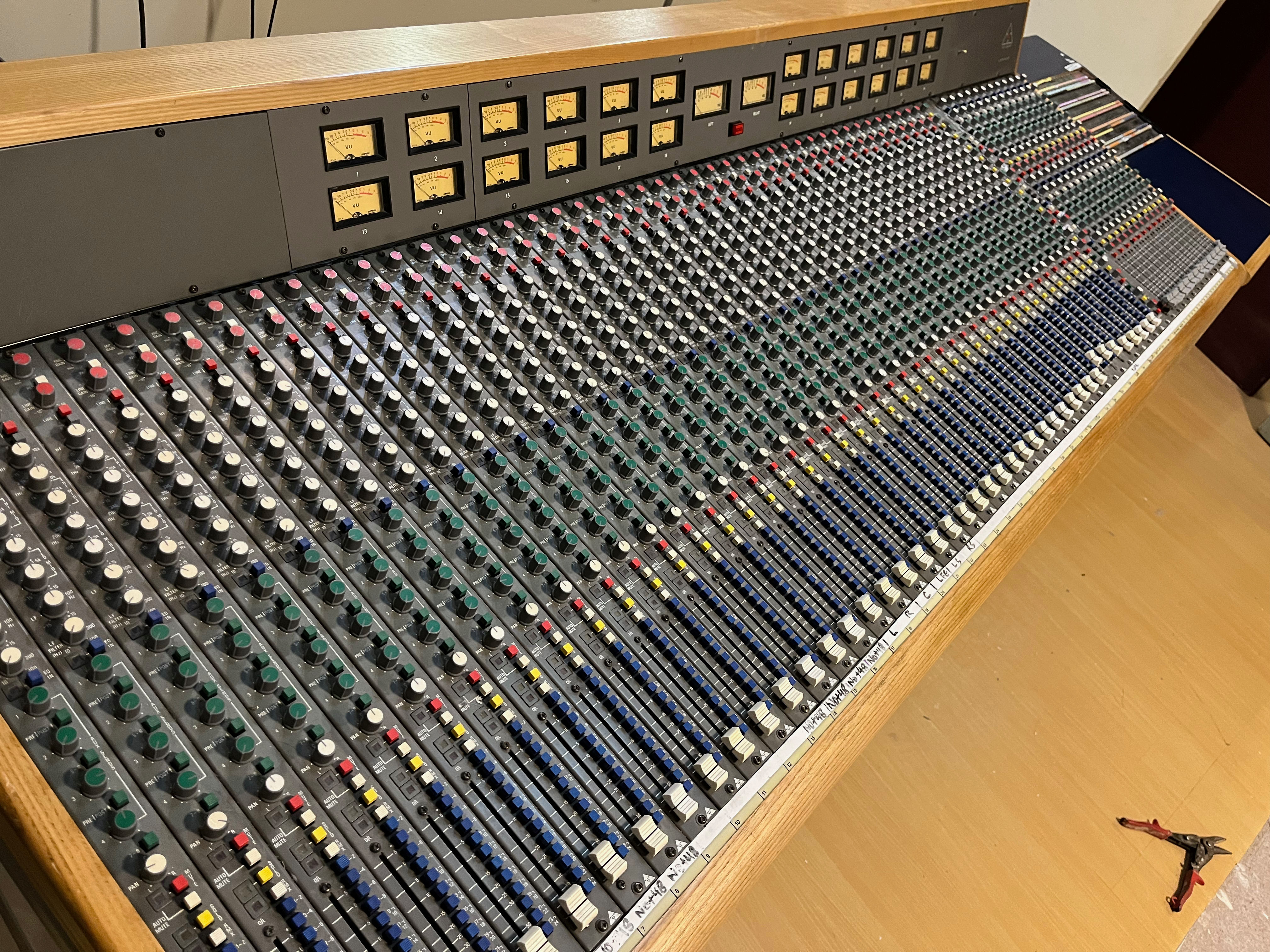 TRIDENT 24 Series 44 Channel Console