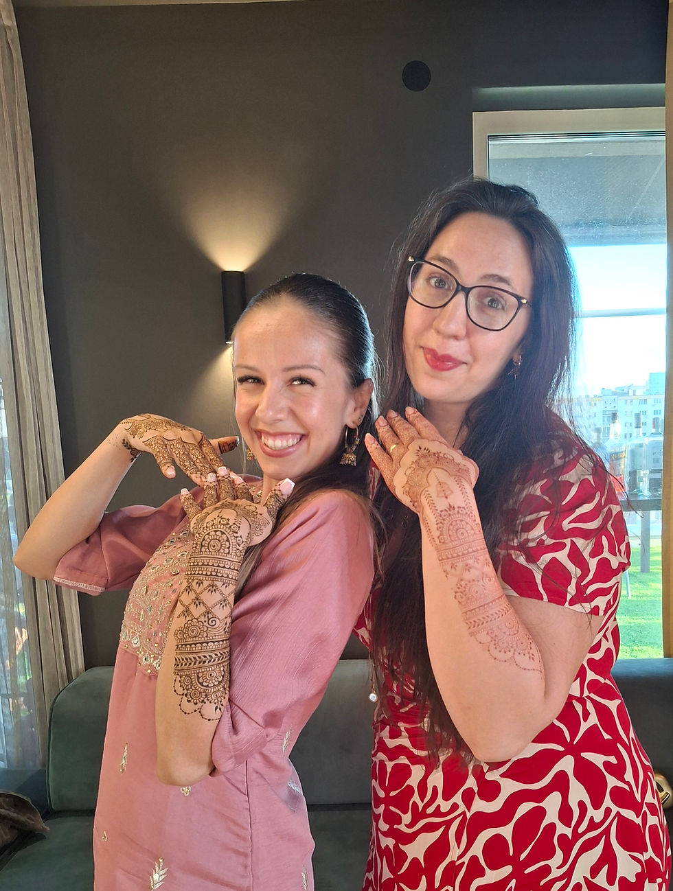 Laura & Vikram_Henna_by_Angelika_Family_&_Guest _Mehndi_Budapest_2026_Angelika_and_Laura