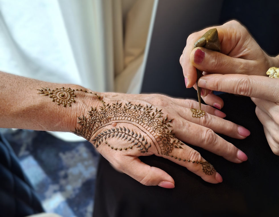 Guest & family mehndi, Kimpton Bem hotel, Budapest, Henna by Angelika