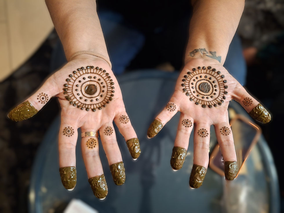 Guest minimal mehndi, Kimpton Bem hotel, Budapest, Henna by Angelika