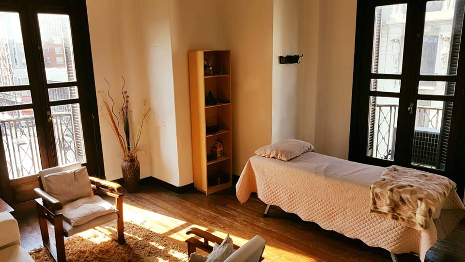 41741888_329736160924431_840516951844742