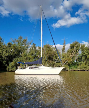 Velero En Venta Buenos Aires - Aries 32 | Eslora: 9,80 mts., Manga: 3,30 mts., Calado: 1,45 mts. - Motor Volvo Md11 Diesel 23 Hp