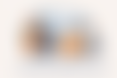 Ilustración de primeros respondedores interactuando de forma calmada con personas con discapacidad en Ohio, representando la Ley de Keith y respuestas más humanas en emergencias.