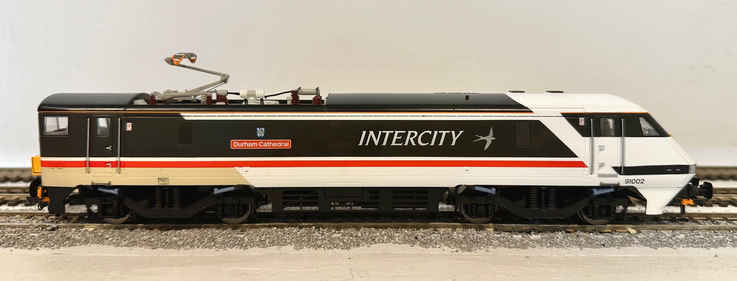 Hornby R3890 BR Class 91 91002 Durham Cathedral