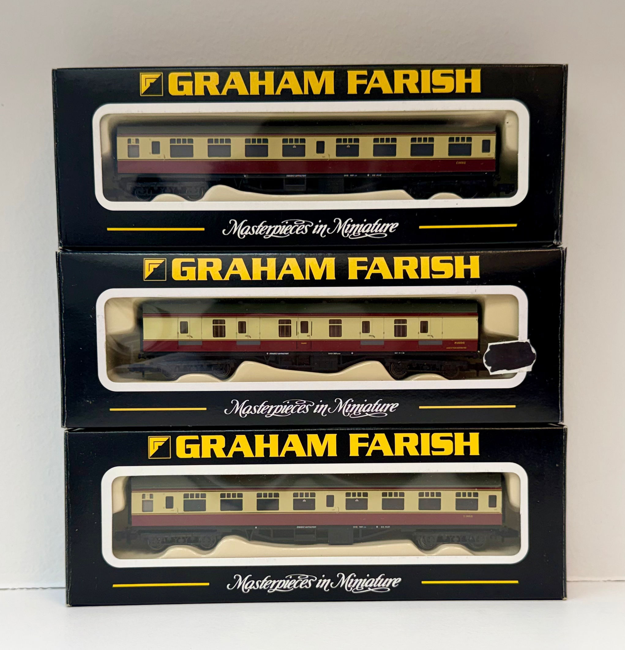 Graham Farish #2x 374050A; 374-026 3x Crimson & Cream Coaches