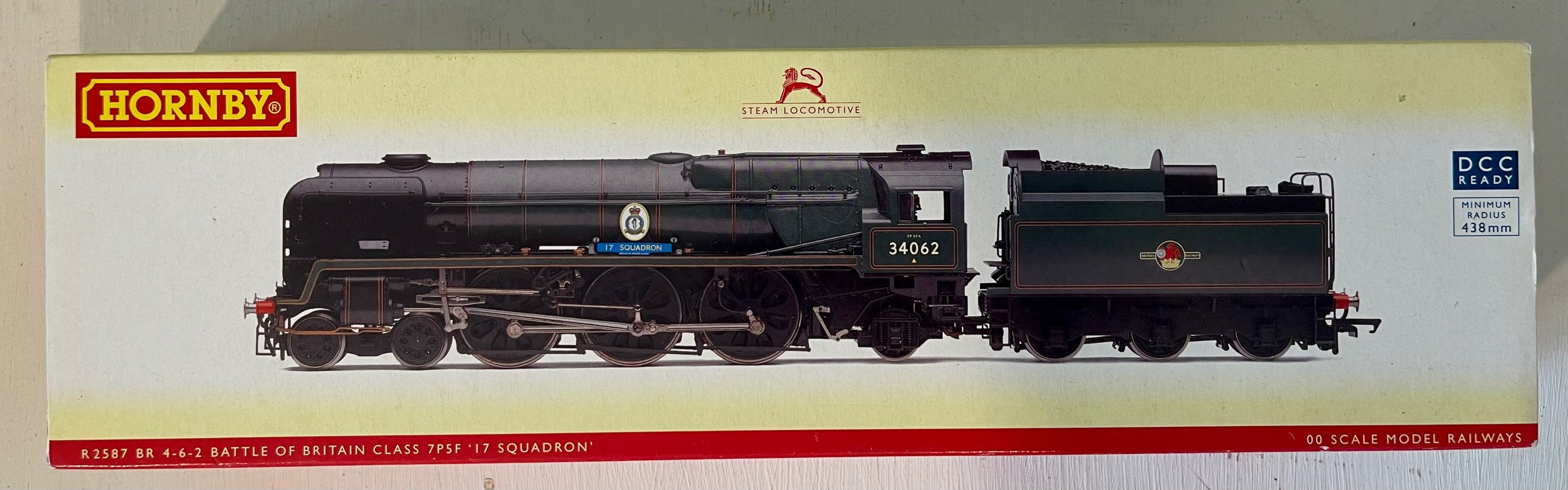 Hornby R2587 Rebuilt Battle of Britain Class 4-6-2 34062 "17 Squadron"
