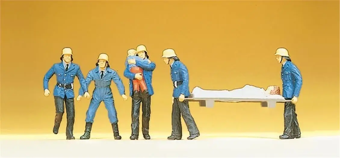 Preiser #4202 Firemen Rescuing Injured