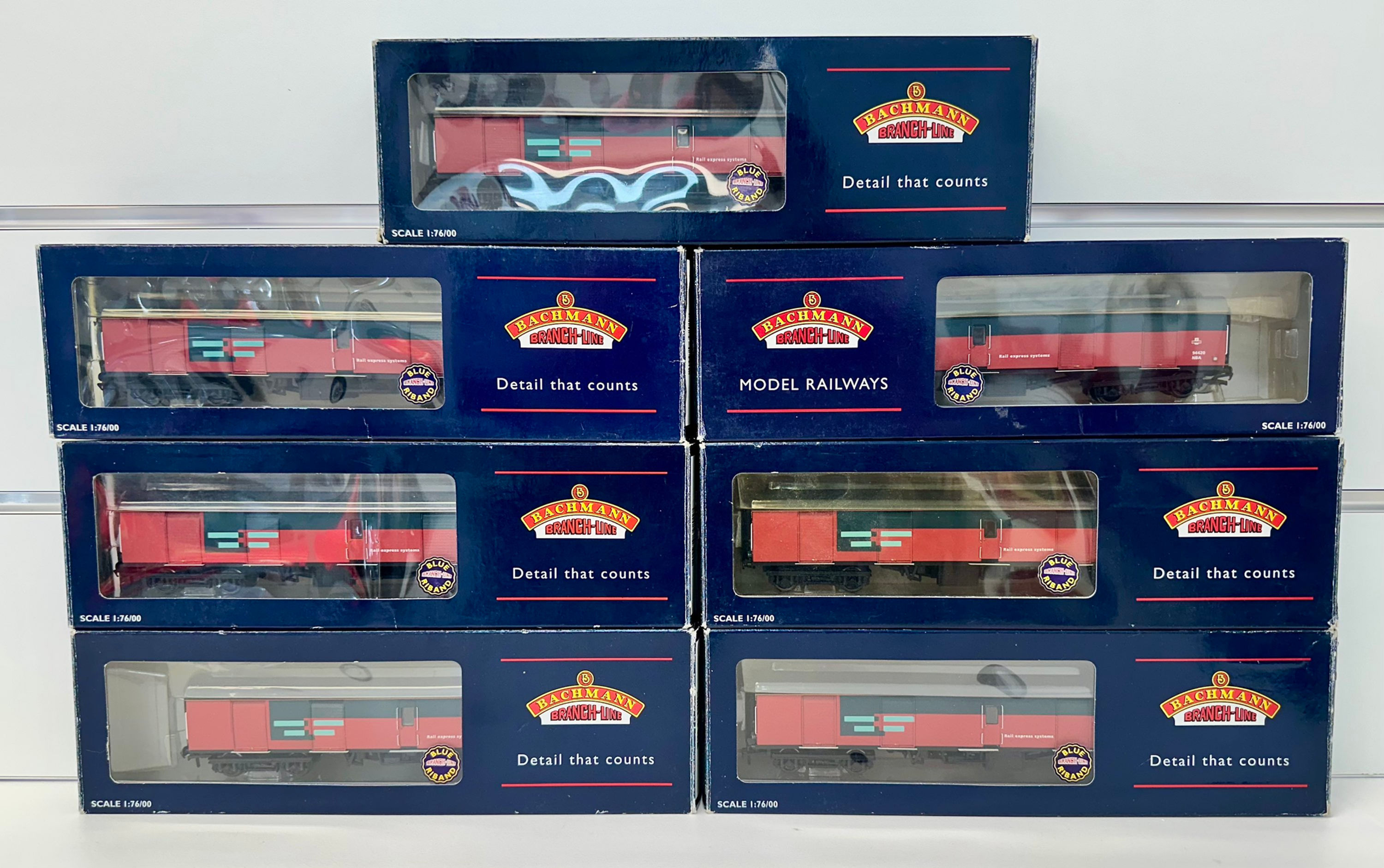 Bachmann 2x 39-200; 3x 39-201; 39-201A; 39-290 Royal Mail 7x Coaches