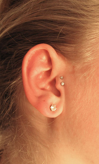 Om traguspiercing