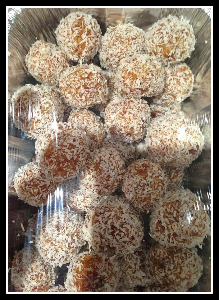 Walnut & date energy balls