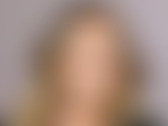 Mariah Carey subasta su chaqueta “Protect The Dolls” para apoyar a la comunidad trans