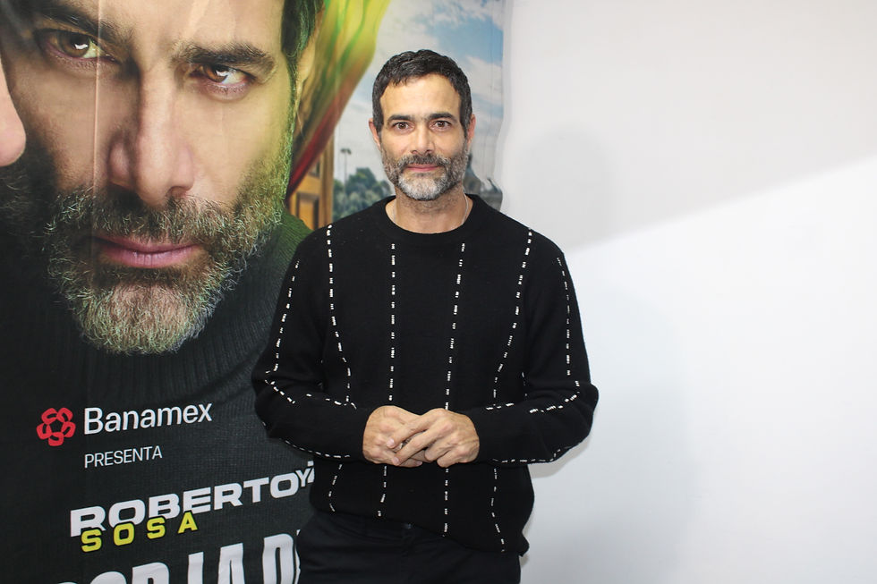 Luis Roberto Guzmán conmemora 33 años de carrera en una emotiva función especial