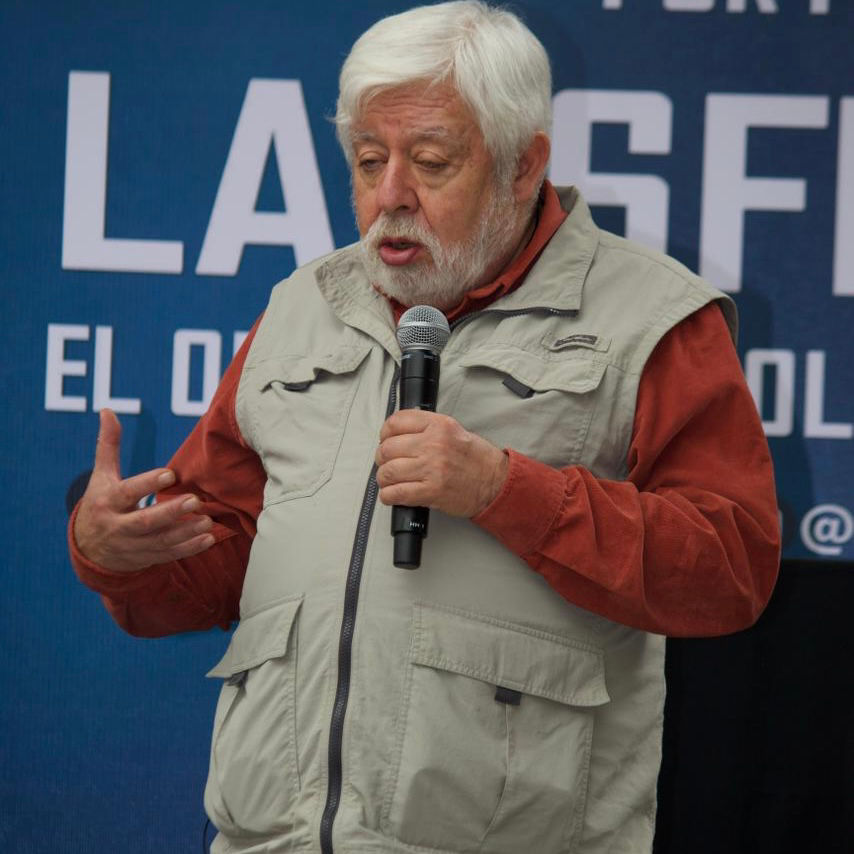 Jaime Maussan presenta la “Esfera de Buga” en conferencia matutina y despierta curiosidad en el Auditorio Nacional